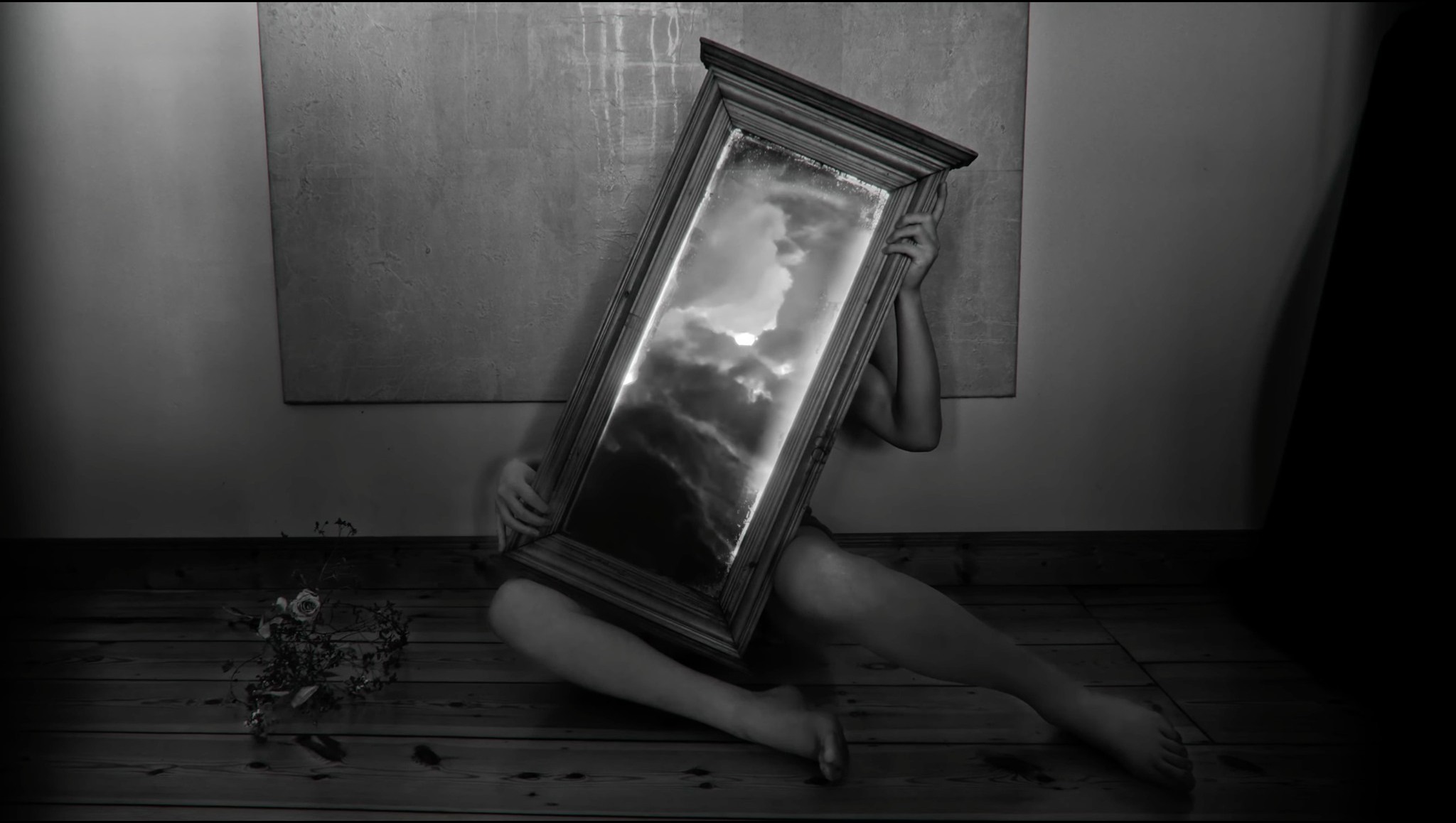 Sylvia Hinz: in dialogue with Francesca Woodman – gegenüber 1 / flüstern